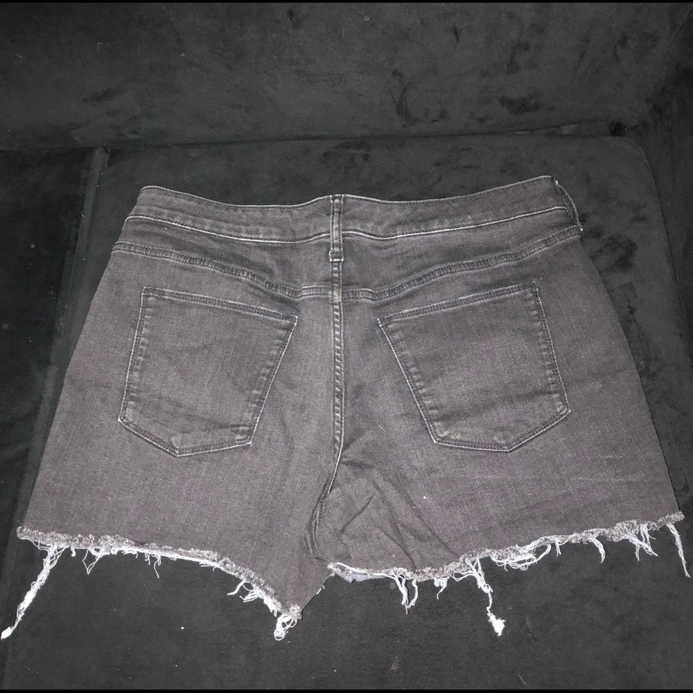 Universal Thread Shorts Size 14 - Picture 3 of 5